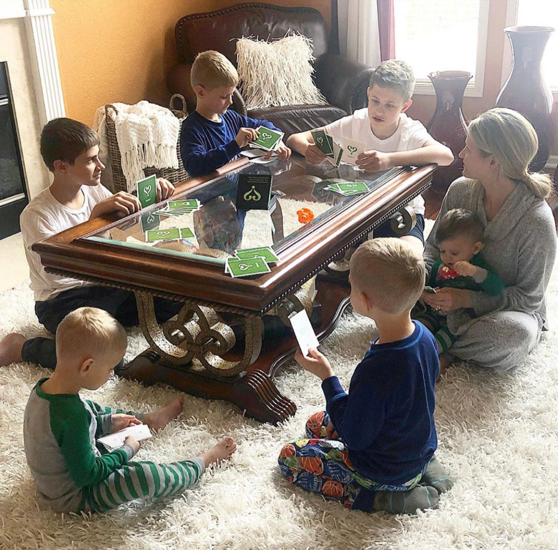 “Fast” hemma? Underhåll dina barn med hjälp av dessa 6 tips!